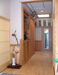 廊下収納と飾り棚